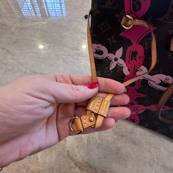 Louis Vuitton Monogram Limited Edition Neverfull MM Bay Chain - Picture 8 of 16